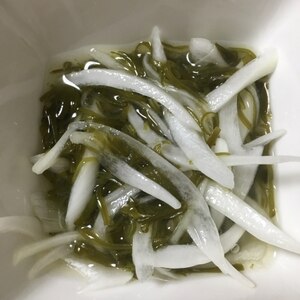 めかぶと新玉ねぎの血液サラサラ酢の物【春の副菜】